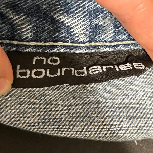 No Boundaries Juniors Y2K Hi Rise Denim Shorts Sz 11 Rainbow Floral Embroidered - Picture 6 of 9